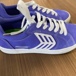 Cariuma Pantone Very Peri Women's size 8.5